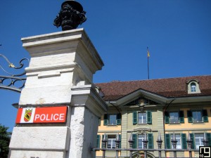 Allez hop, au poste !