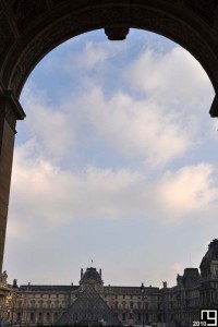 Sous le porche, en attendant